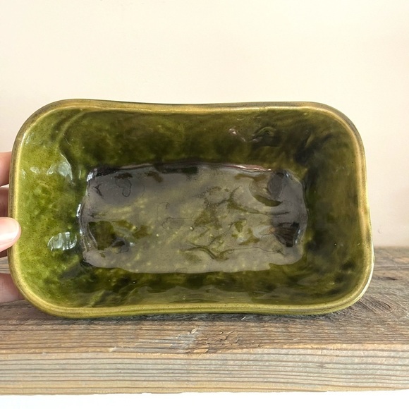 Avocado green Vintage Brush pottery planter - Picture 5 of 6